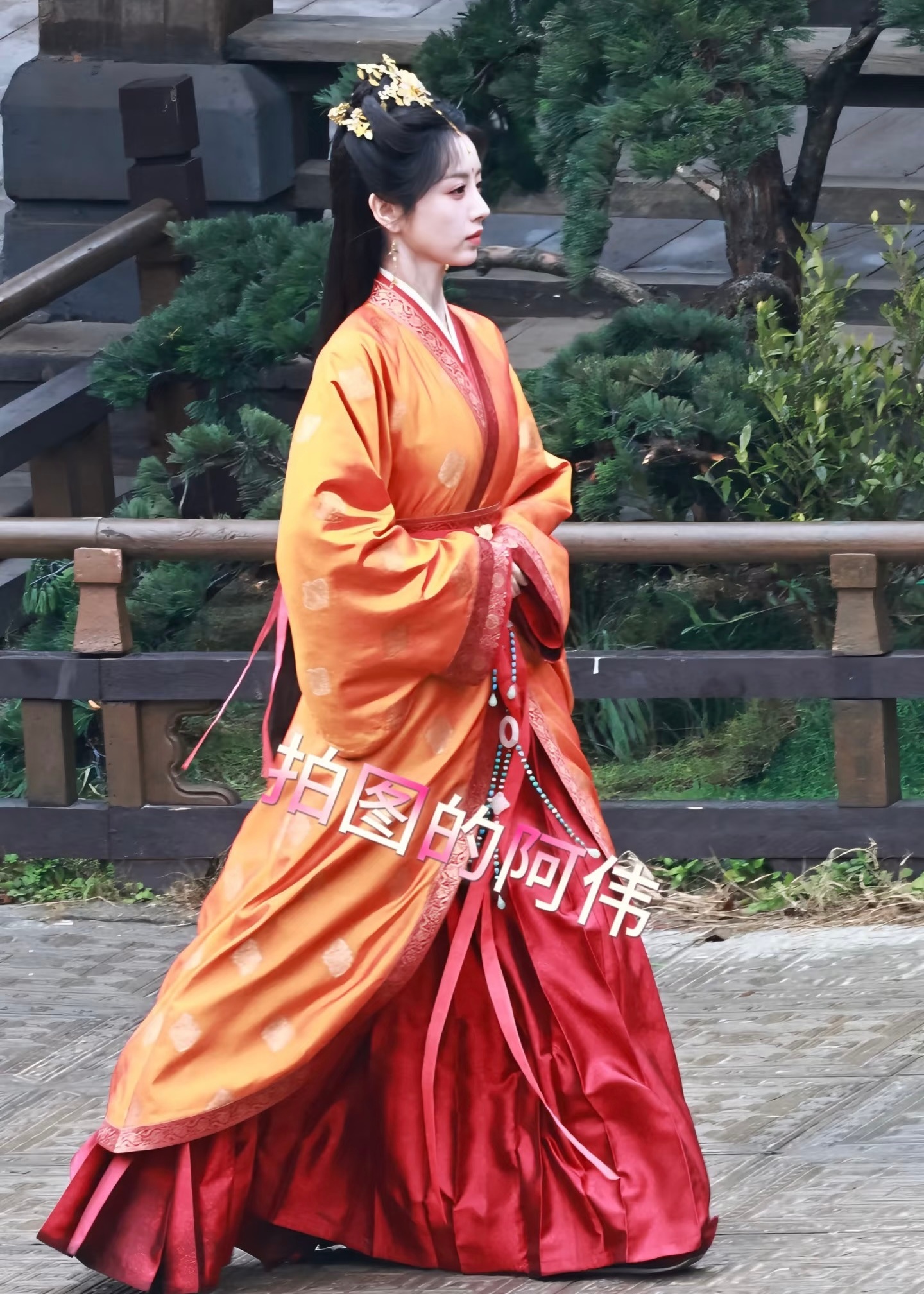 感受到一股很强大的气场田曦薇嫁金钗