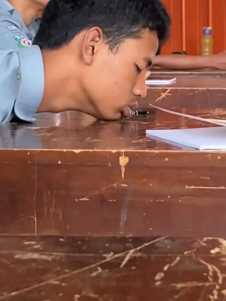 班长你梦到crush了？