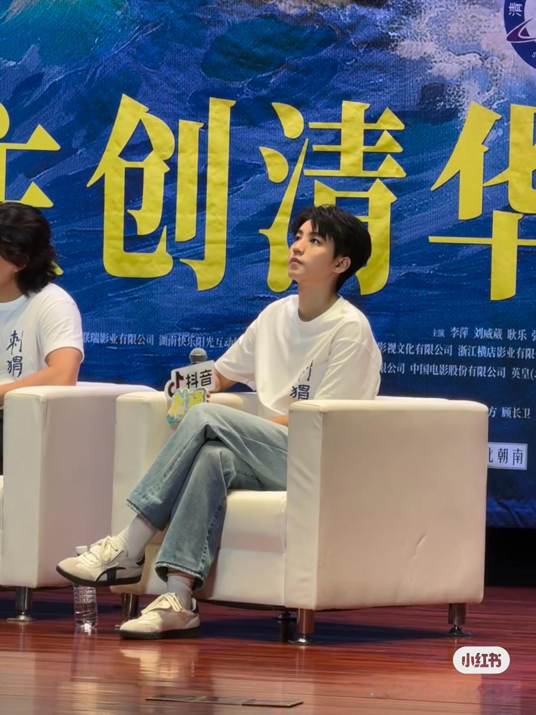 #王俊凯[超话]# 永远爱生图live，鲜活的宝贝懵懵的好可爱#王俊凯电影刺猬#