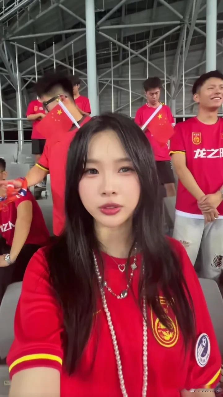 东亚杯中国客场对战韩国，现场只有4426个人，但场馆可容纳35000人！上座率不