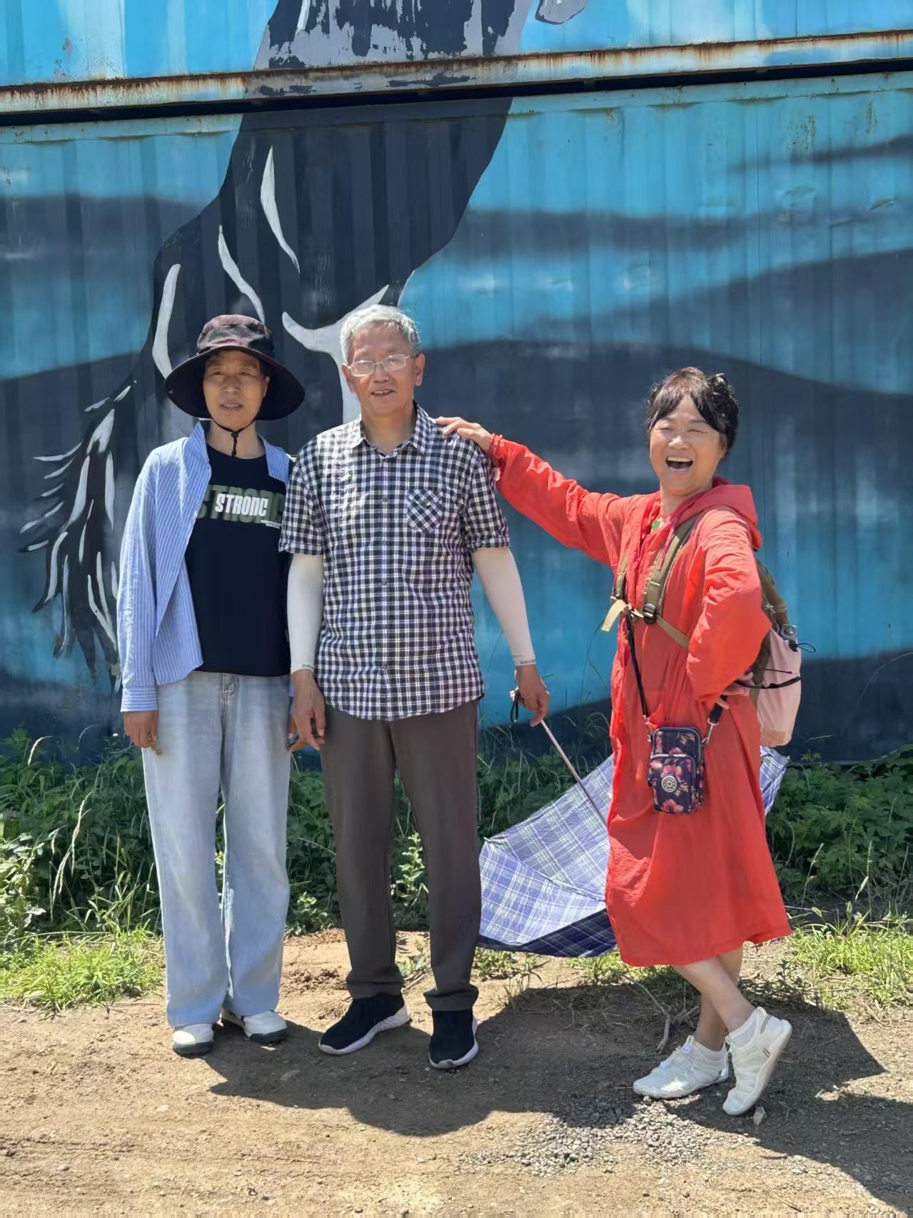 今年6月4日的第379次徒步拉练，是一次值得纪念的活动。是接力续走建华大街的收官