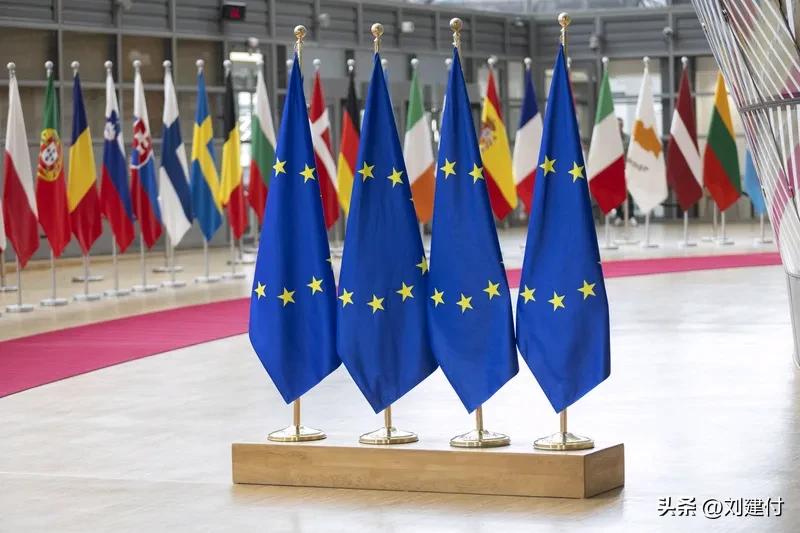 乌克兰正与美欧磋商三项关键文件 当地时间12月9日，泽连斯基称乌克兰正在与美国、