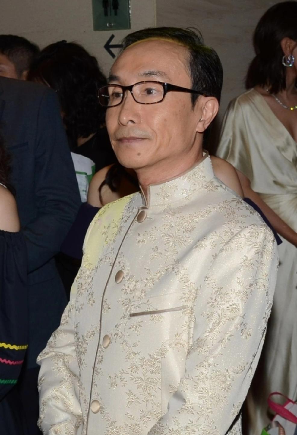 巩汉林参与短剧拍摄还挺让人意外的。他可是主演过无数经典小品、18次登上春晚的老艺