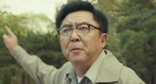 2019年，于谦投资1000万拍摄《老师好》，想邀请吴京客串，又担心片酬少吴京看