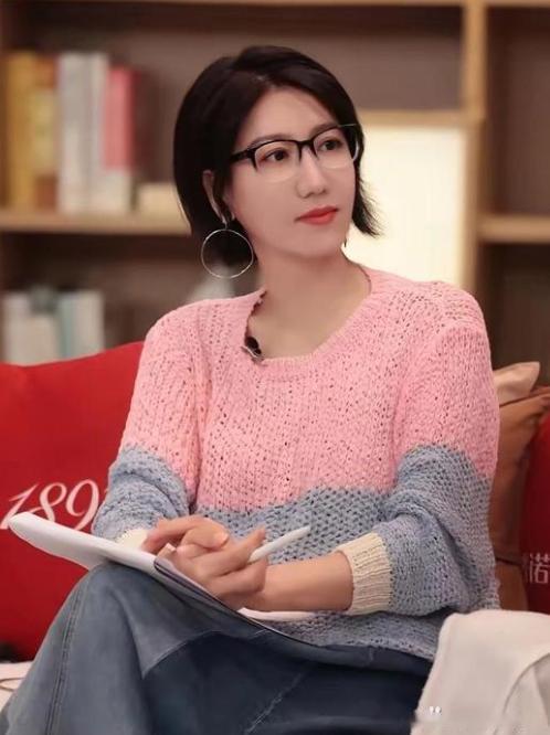 易立竞这样的女强人，她是活在自己的世界里 