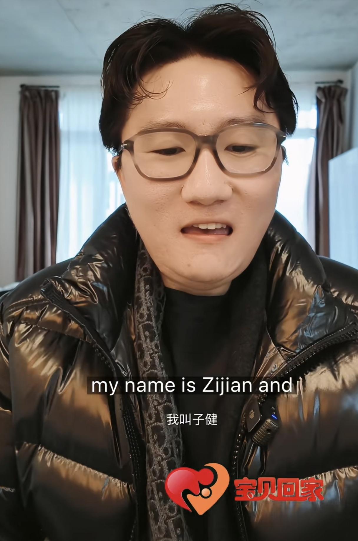 笑不活了😂帮云鹏办理签证的志愿者终于肯露脸了！网友却跑偏了！评论区的人都说他长