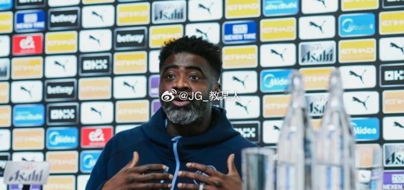 曼城助教科洛·图雷在球队与水晶宫比赛前代替因私事缺席的瓜迪奥拉接受采访，并谈到了