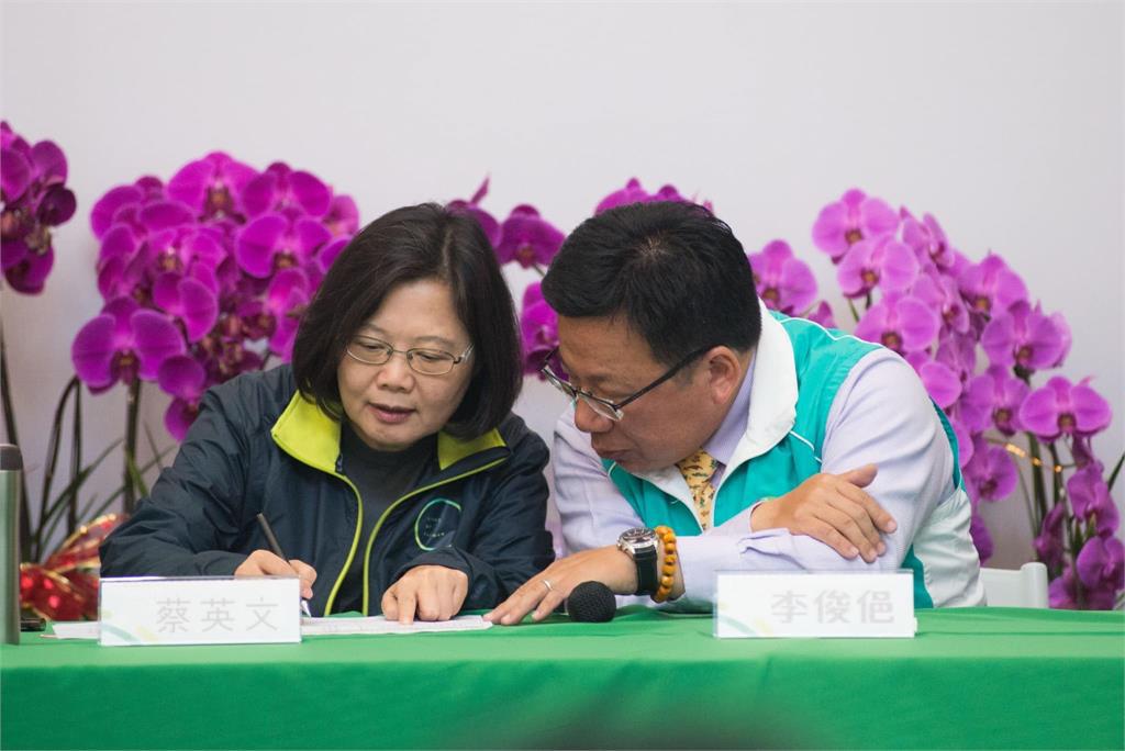 “英系”的李俊俋哭喊台监察机构预算被删后买不起卫生纸、交不起水电费，结果被爆出钱