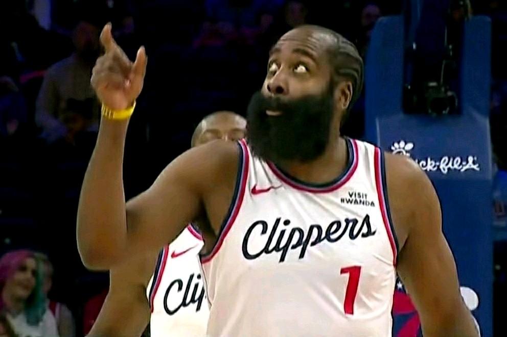 否极泰来：快船伤的越多，反而效果打的越来越好！快船客场之所以能领先费城10分球，