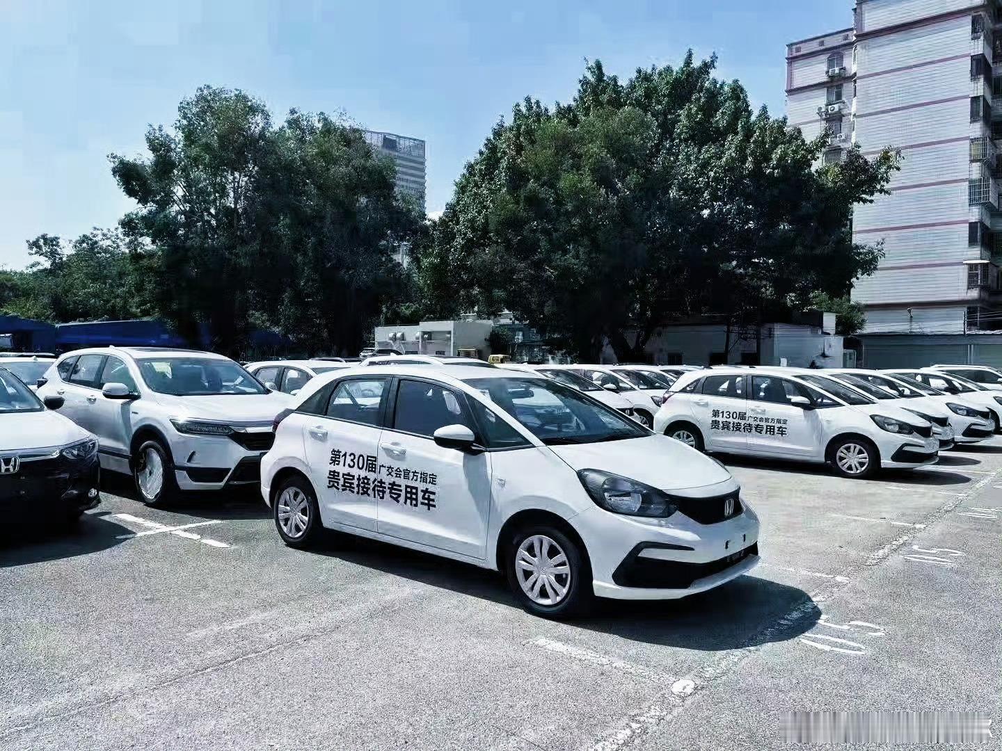 三年前的飞度还是“贵宾接待专用车”[doge]如今的飞度被比亚迪海鸥打的……从巅
