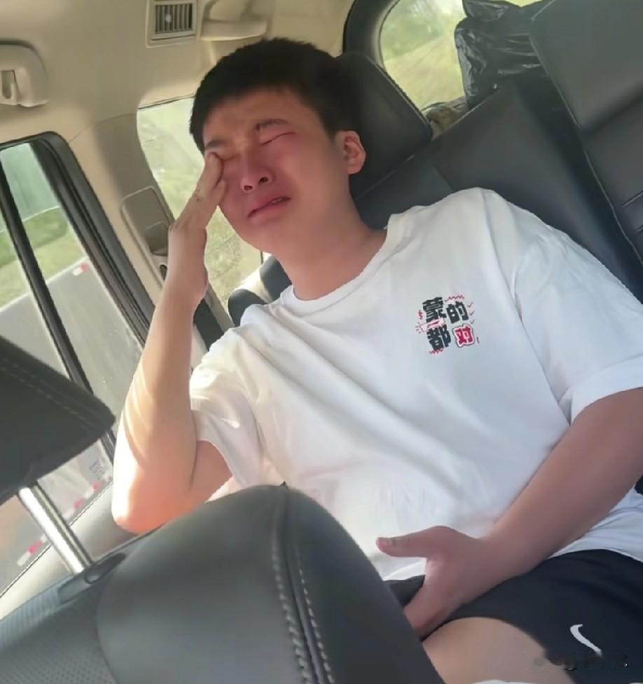 高考第一天结束了，有人欢喜有人忧，都说数学卷太难，据说平时数学好的都难哭了。
不