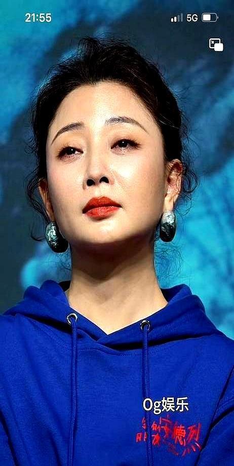 46岁殷桃泳装照炸网
 
彩虹比基尼+马甲线，腰比20岁我还细。照片一出，评论区