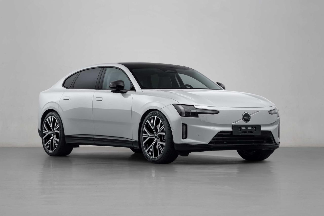 【这款车怎么评价呢？】
这款车怎么评价呢？一句话就是如果 遮住logo，根本想不