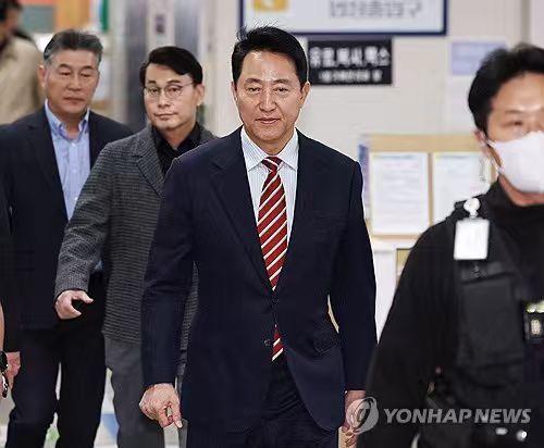 韩国首尔市长吴世勋，无罪！

韩国首尔高等法院今天（10月23日）敲下二审结果，
