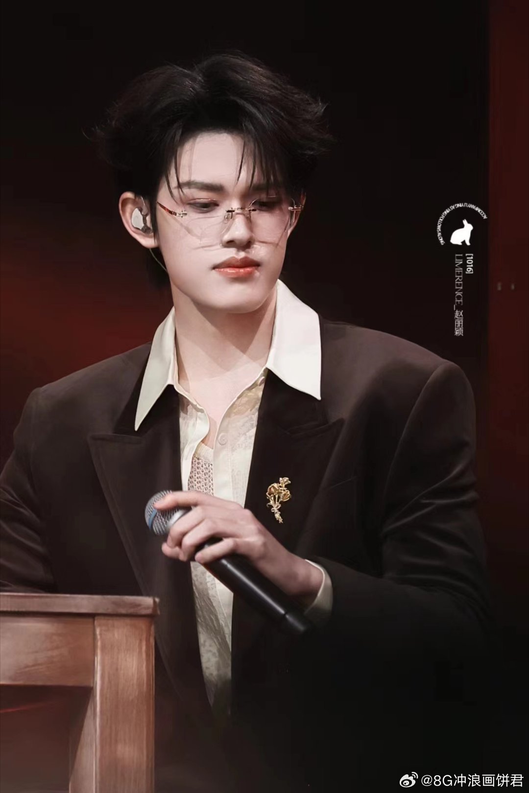 赵丽颖站姐发了张极一张照片跨越圈层，感谢赵丽颖站姐，让更多人见证05后歌手张极的