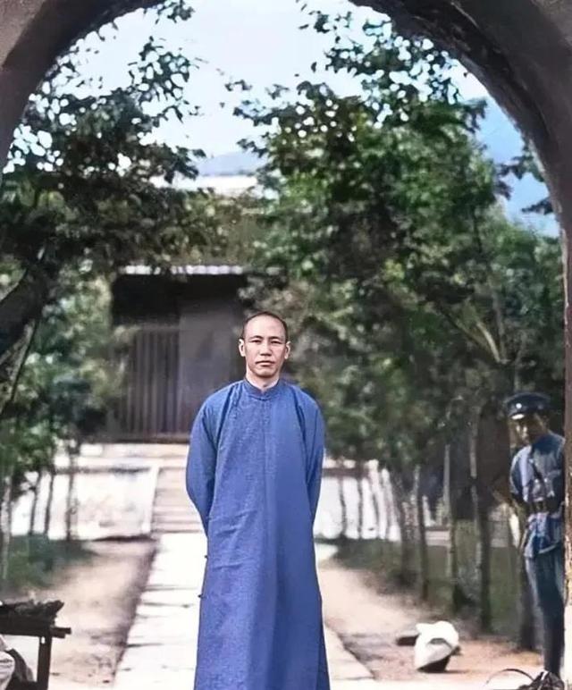 蒋介石在台湾的760座雕像，如今已全部拆除。说来讽刺，蒋介石做梦都没有想到，自己