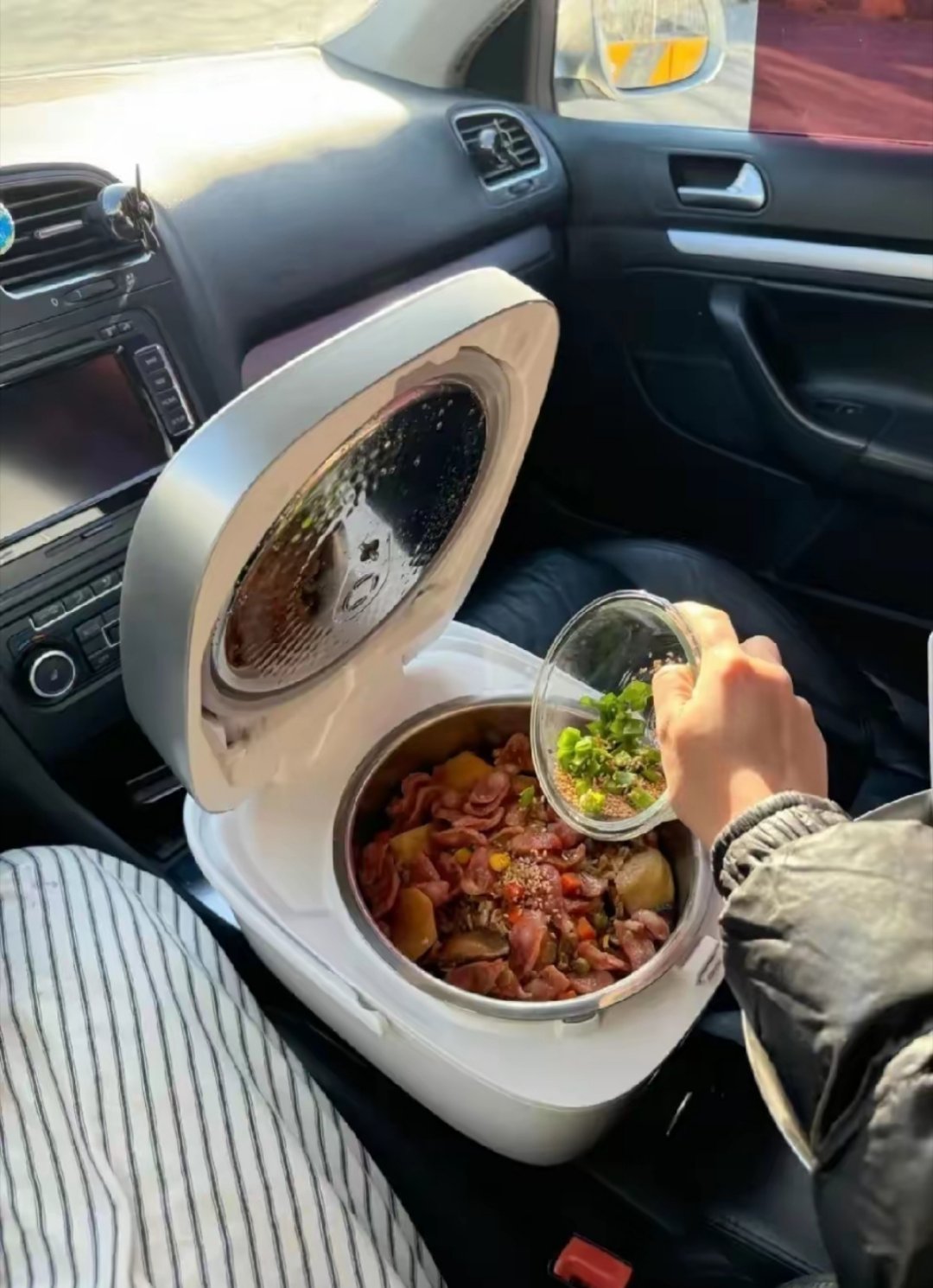 带电饭煲上高速，简单是天才！[黑线] 