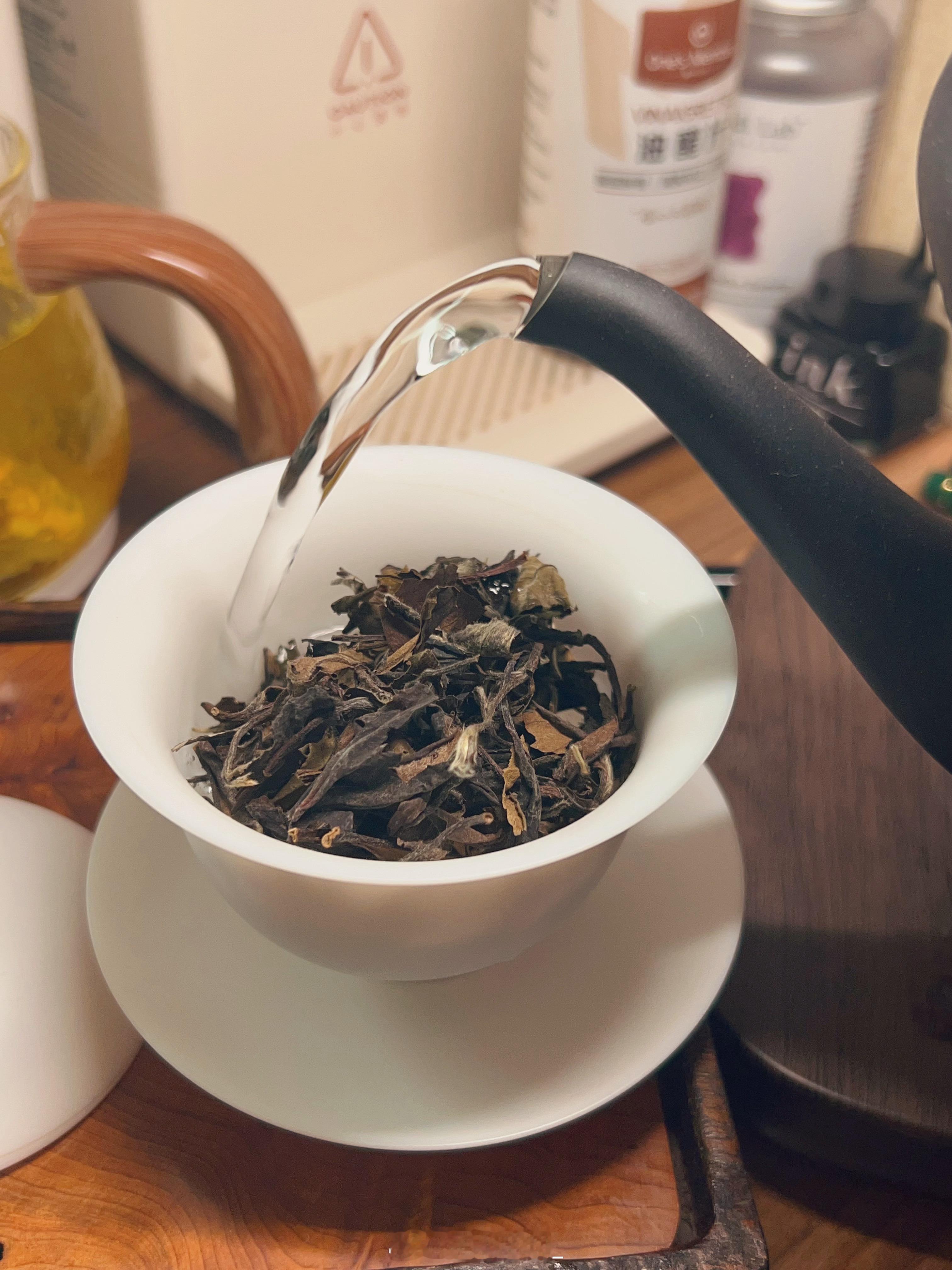 好好吃饭，闲时喝茶。我的分享欲，全都给了朋友圈和微博[哈哈] ​​​