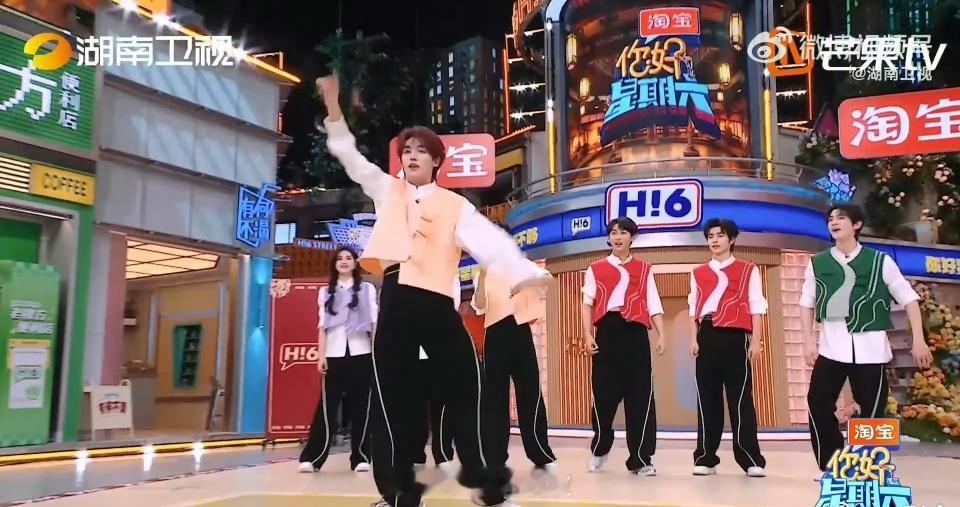 卡点精准、力度在线！丁程鑫在好六的舞蹈镜头太绝，每一个动作都透着掌控力，跳舞果然