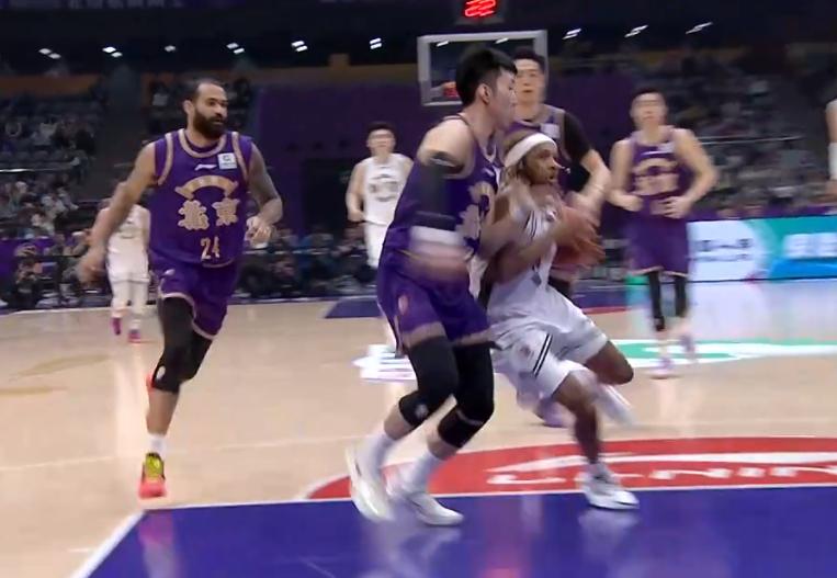 帕克44+7+13，赵柏清21+12，廖三宁19+5+4，郭昊文缺阵，同曦男篮客