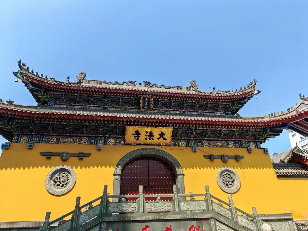 “天灾还是人祸？”5月16号傍晚，日本一座拥有百年历史的国宝寺庙被大火烧毁，沦为