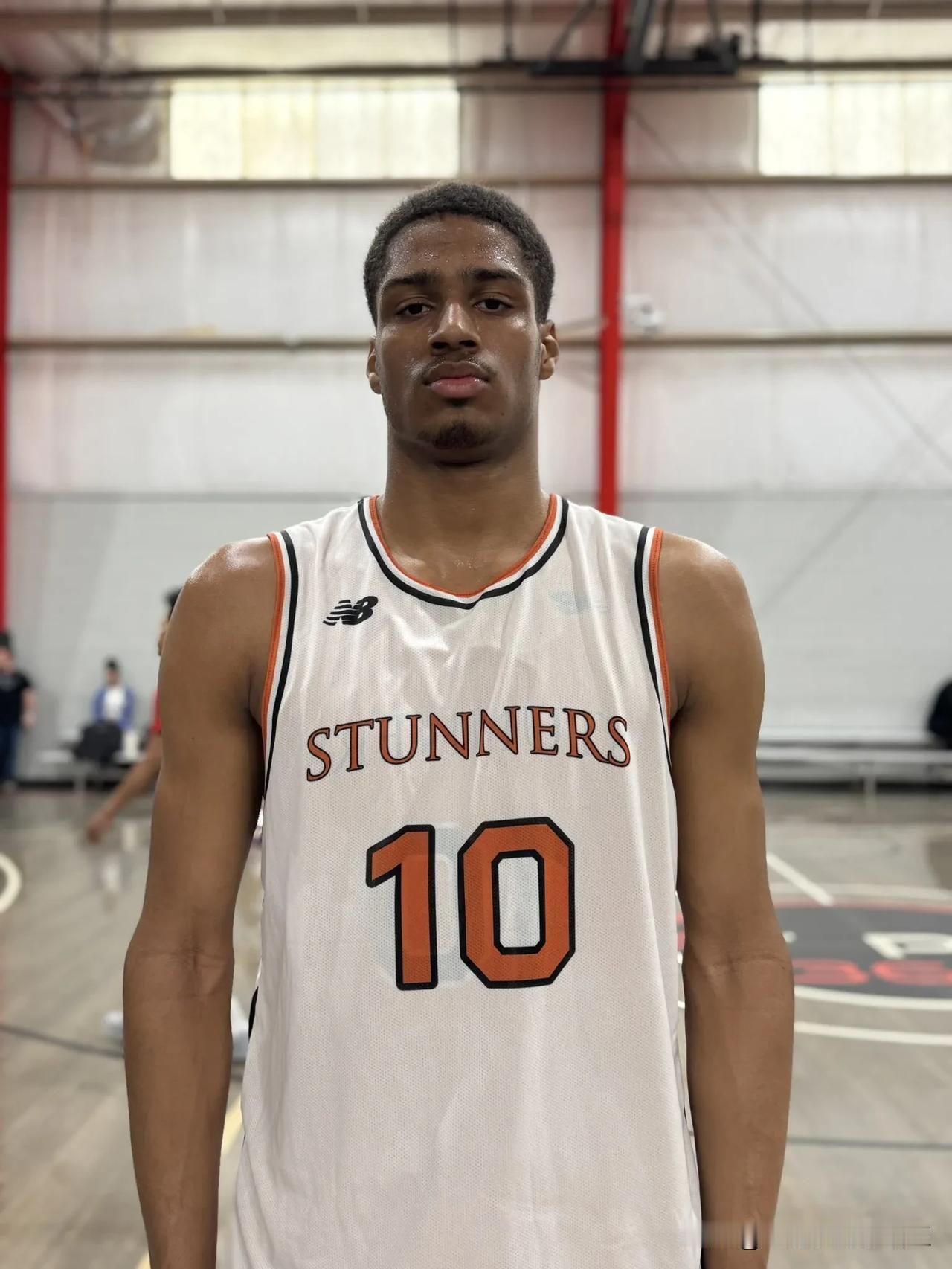 芬兰侧翼Aaron Ekwere目前在美国打AAU赛事，NCAA男篮 近期收到北