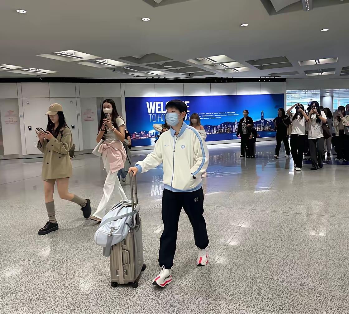 不管风吹浪打
胜似闲庭信步：
在印度这样奇葩的国度
仍能保持颗平和的心态
实属难