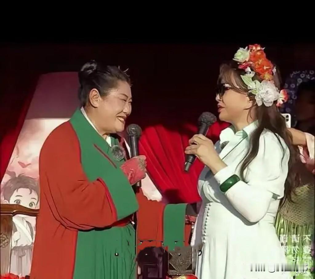 这么好的万岁山，为什么要请这样不知好歹的刘晓庆？戴着大号墨镜，东张西望不与欢呼的