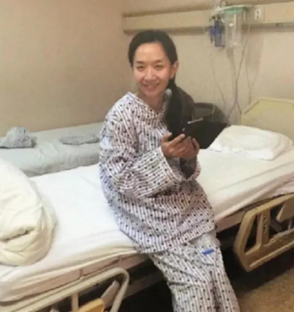 当年，王芳在北京买了一套房，她给好友赵川打电话：“哥们儿，抽空过来给我暖暖房。”