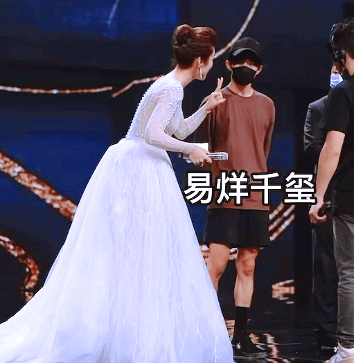 易烊千玺四字 易烊千玺 yyqx 四字弟弟 美丽的腿部肌肉线条 