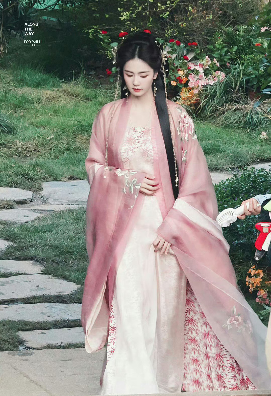 白鹿超绝服化运 在于正的剧里也能有这么好看的妆造 ​​​