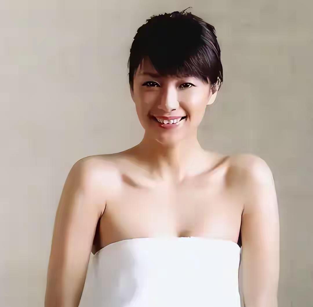 52岁徐静蕾和黄立行相伴16年，年初被传用13年前冻卵在美国秘密生子，全网炒得沸