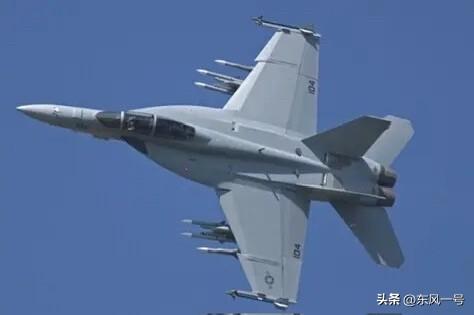 初步报告称，三架美军F-15被同一架科威特美制F-18误击。
这是美国和科威特给