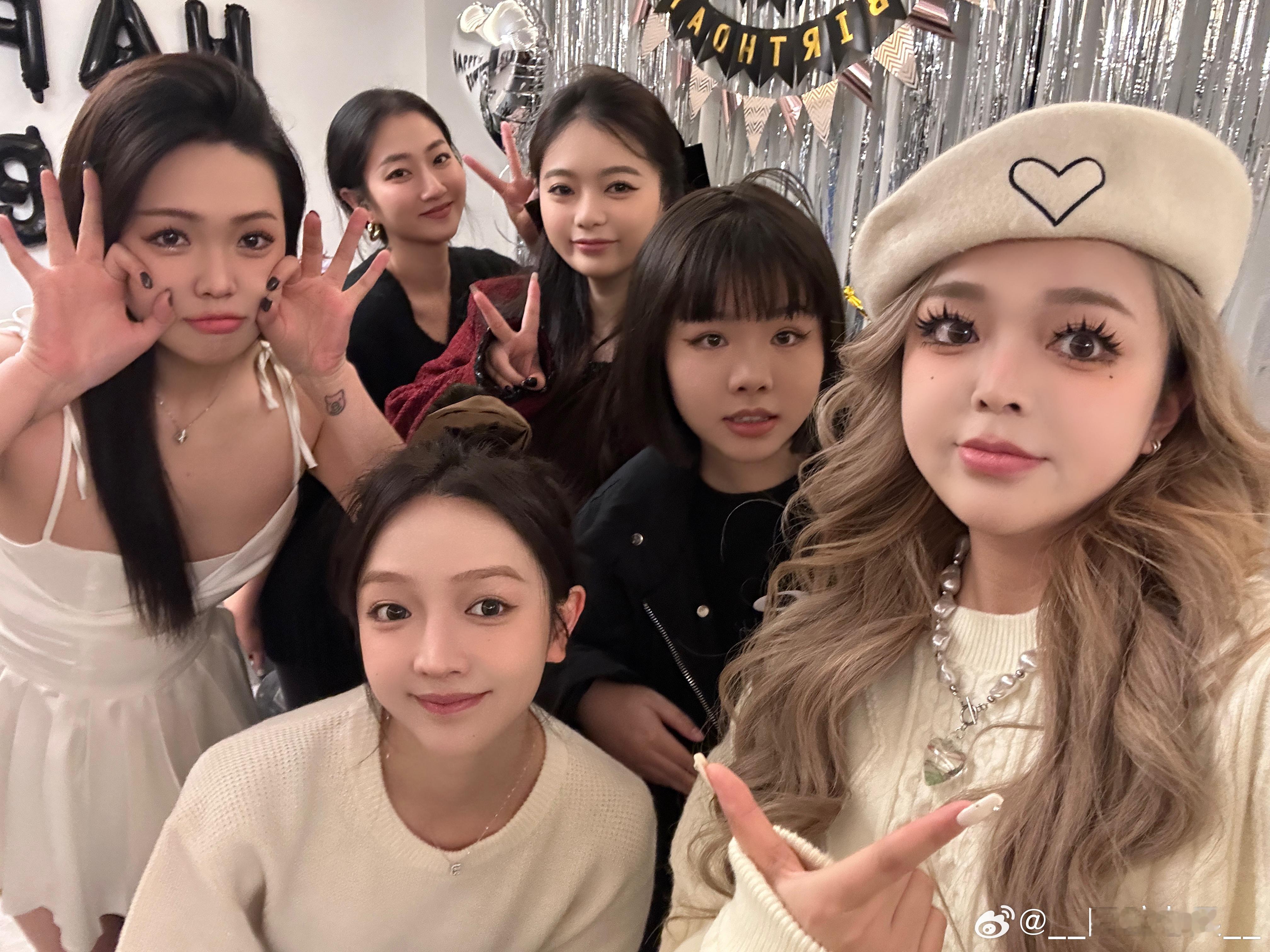 LM宝贝生日快乐🎂🎊永远幸福健康！又年轻了一岁  话说我给你过个生日又重感冒