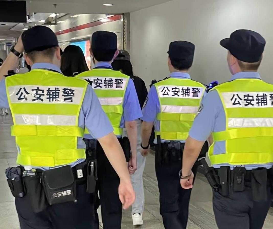 辅警的值班频率‌没有全国统一标准‌，具体安排因地区、单位警力配置、勤务需求等因素