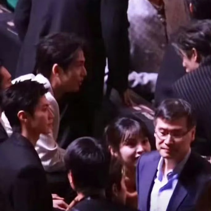 陈哲远🆚张凌赫，你更吃谁的颜？张凌赫拍摄第三视角逐玉