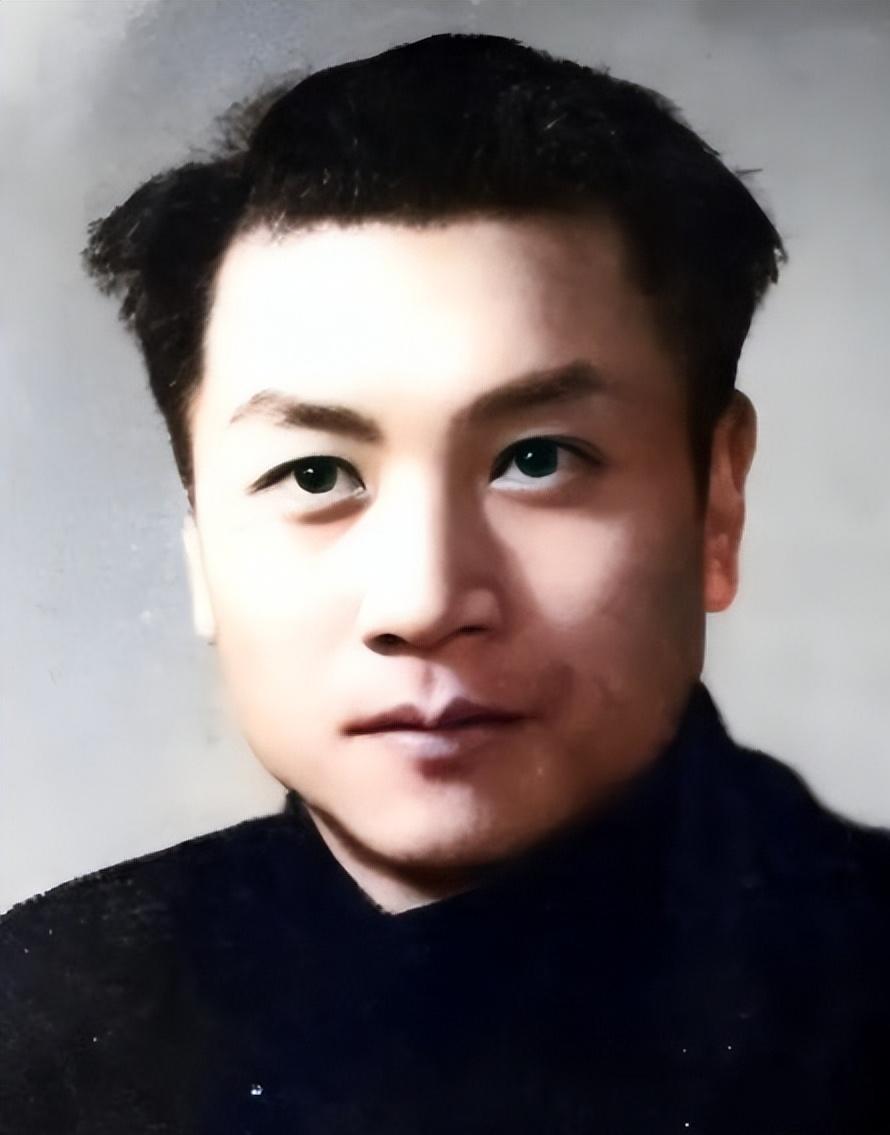 1944年，一地下党入狱后被汉奸认出，只好求狱友将他勒死，没想到，将死之时，他却