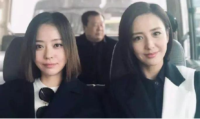 佟丽娅和张靓颖合影，佟丽娅和张雨绮合影。张靓颖一看就单纯，佟丽娅女人味十足，张雨