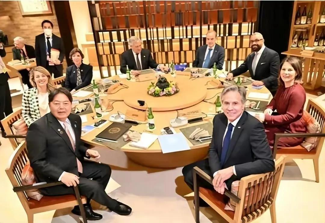 G7一个以美国为首的变异的强盗，想整个海上无风三尺浪！真是庙小妖风大啊！
打着经