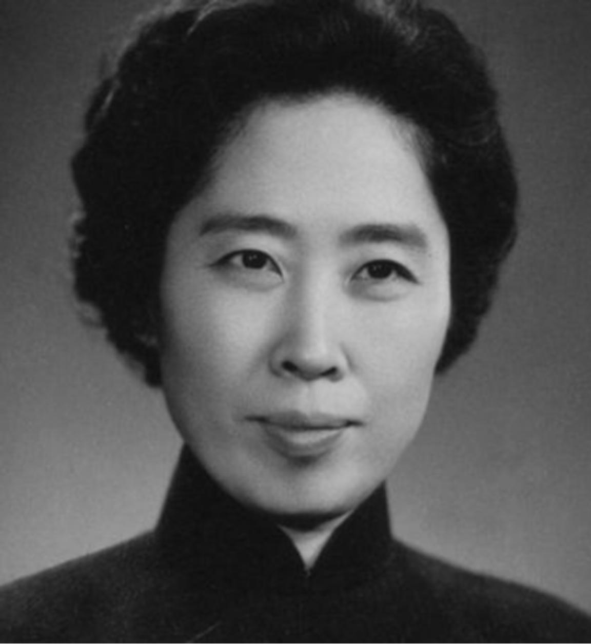 1979年，王光美终于走出了监狱，令她没想到的是，第一个来拜访的人，竟是毛主席昔