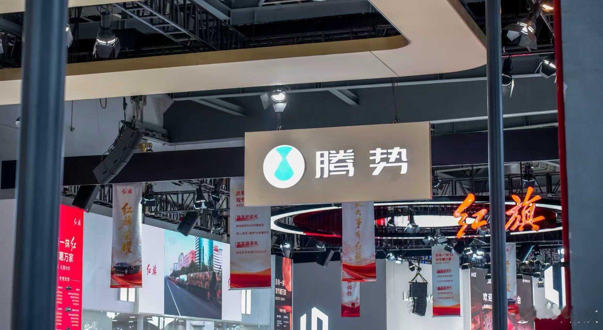 线下体验了下腾势N8L，确实帅，现场都还要排队体验，有大哥甚至直接预订了，不得不