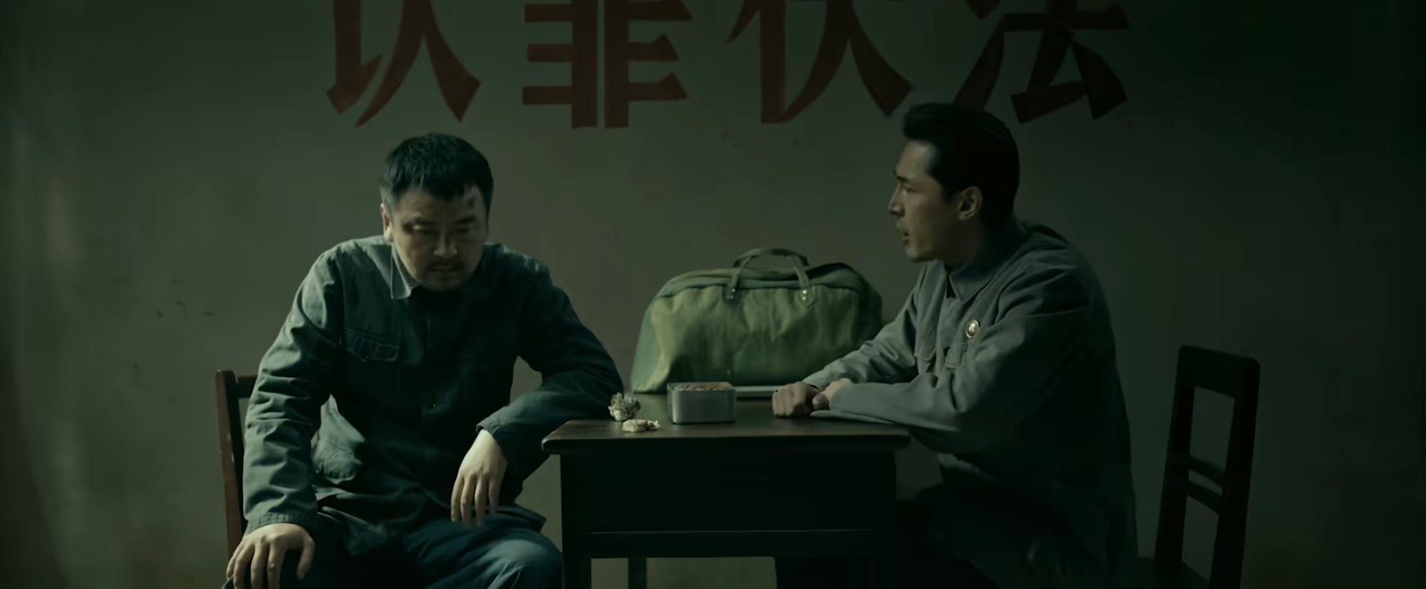 冯小刚垃圾观众言论被翻出抓特务这片子真有意思拍的 和遭遇的 其实是一样的事戏里戏