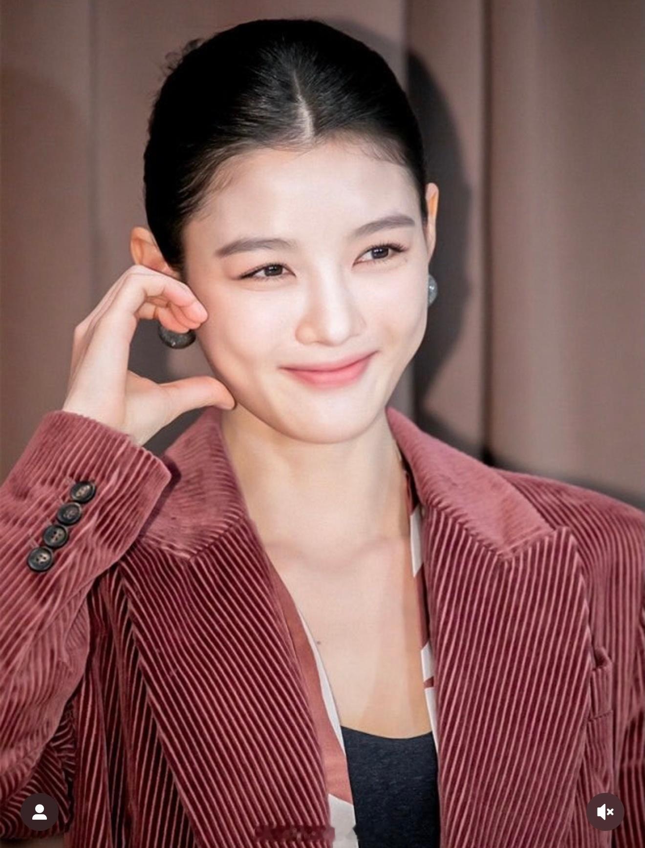 金裕贞 金裕贞 妹妹出席BC活动看着孩子长大的感觉甜甜的苹果脸🍎 ​​​