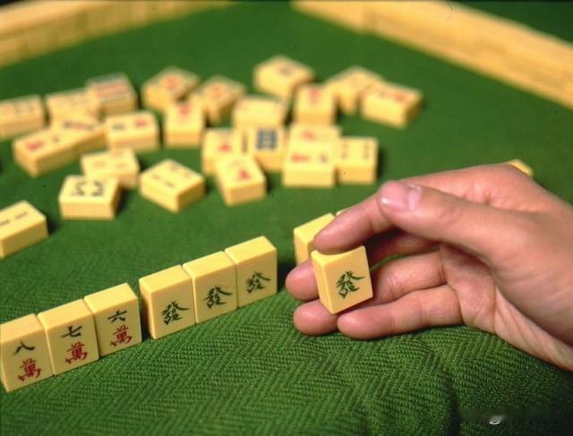 麻将桌上的神奇规律：新手自带“旺牌体质”
常打麻将的人都懂一个怪现象：越是刚学的