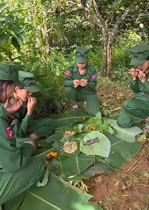 果敢同盟军的女兵很帅气！

这些女子可不是娇滴滴的女王，而是真正的女兵！这些英姿
