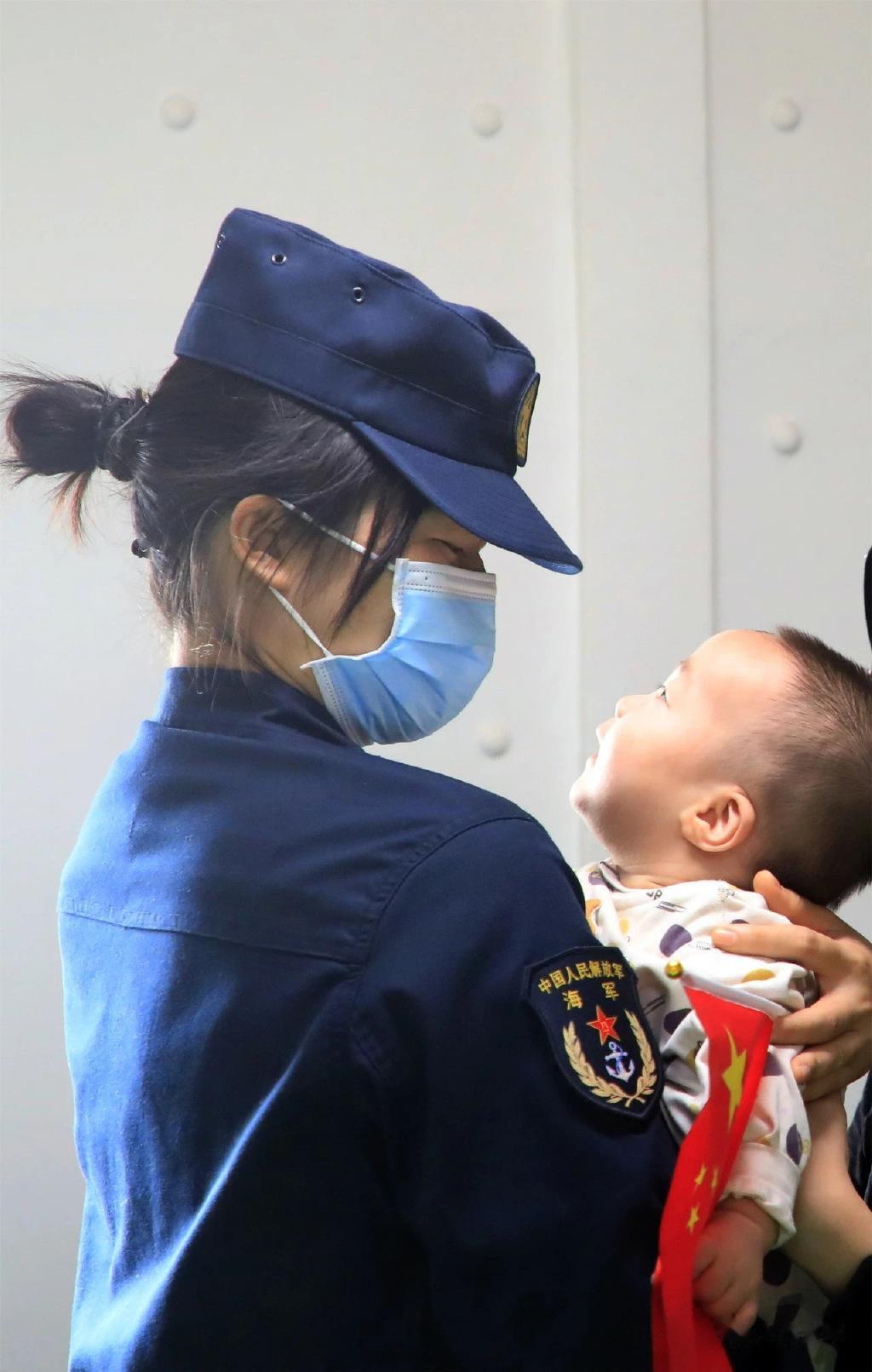 真好，八年了，又见军舰撤侨，伟大的祖国永远是你坚强的后盾。感谢人民海军，看见这些