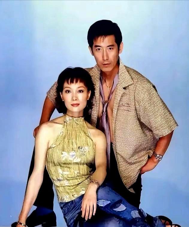 内娱审美这块，还得看陈数！

翻到她早期《铿锵玫瑰》的剧照，方下巴，气质硬朗，跟