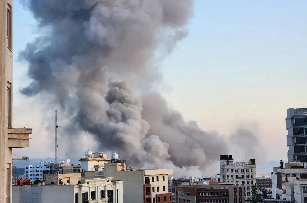 伊朗首都德黑兰发生巨大爆炸！战事升级，局势“可能失控”