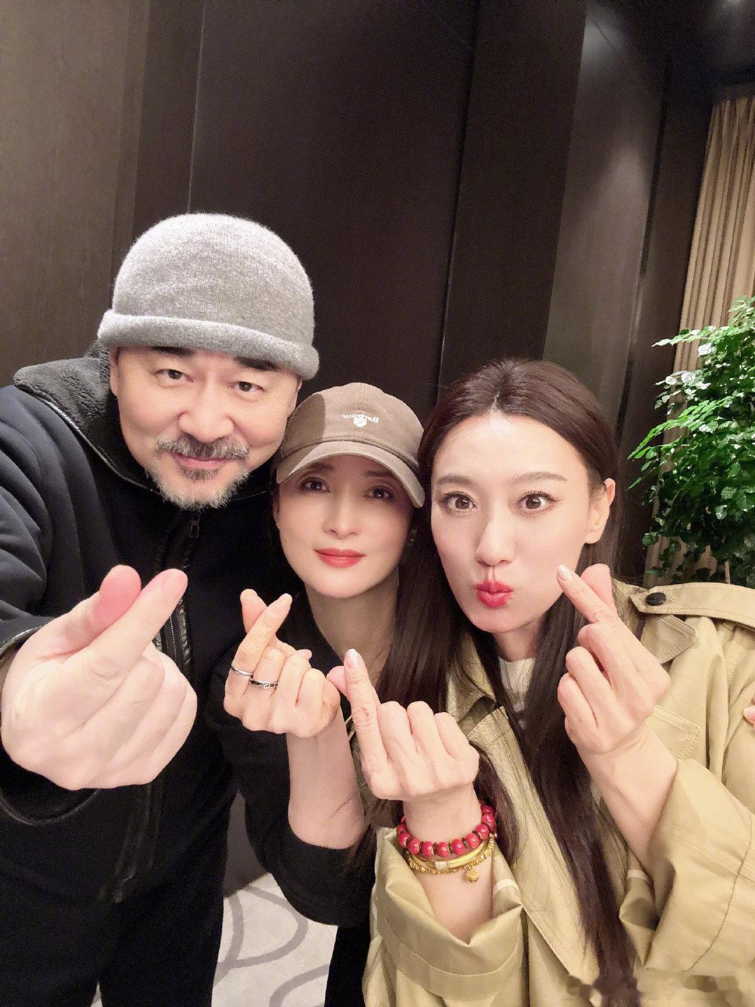 50岁蒋勤勤状态陈建斌蒋勤勤去看了谭晶演唱会陈建斌蒋勤勤去看了谭晶演唱会，生图里