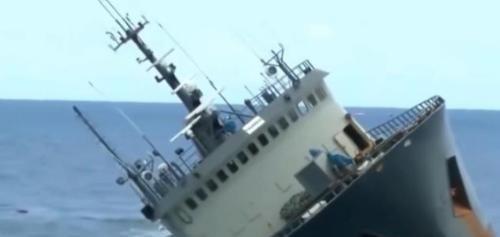 1993年，中国科考船遭韩国货轮暴力撞击，拦腰折断沉入大海，船内的107名科考人